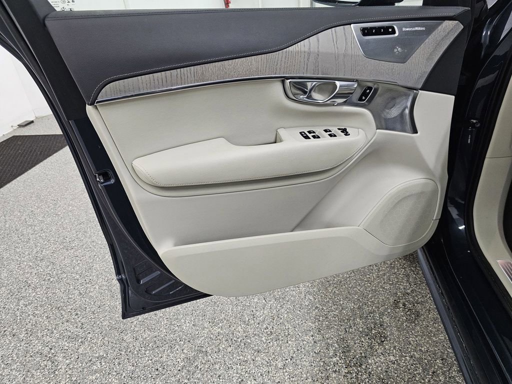 Used 2025 Volvo XC90 T8 Ultra image 12