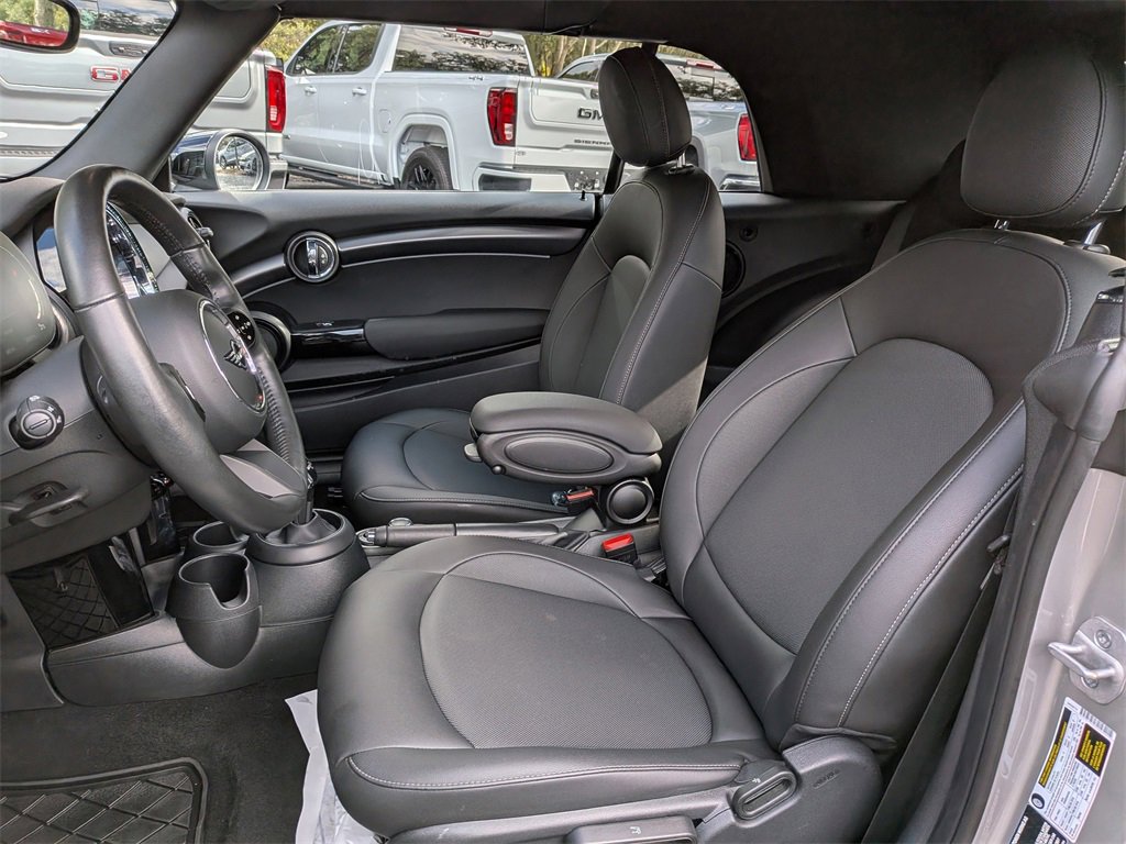 Used 2024 MINI Cooper Classic image 14