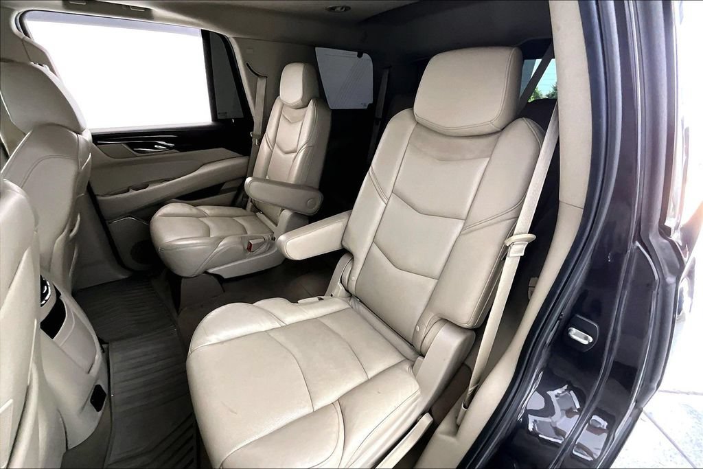 Used 2017 Cadillac Escalade Luxury AWD/4WD image 35