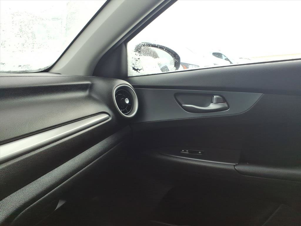 Used 2019 Kia Forte LXS image 17