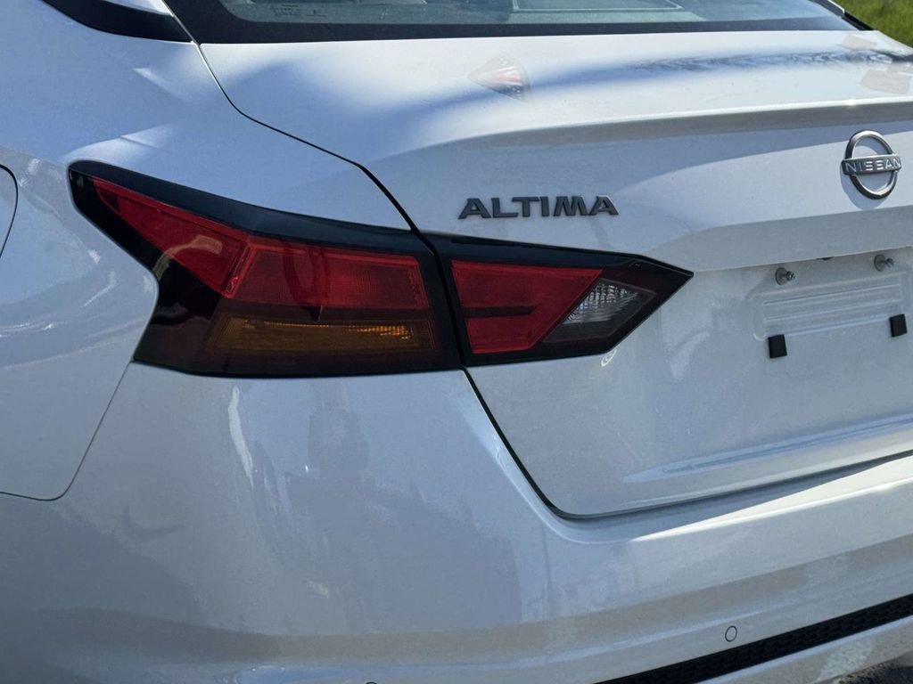 Used 2024 Nissan Altima 2.5 SV image 8