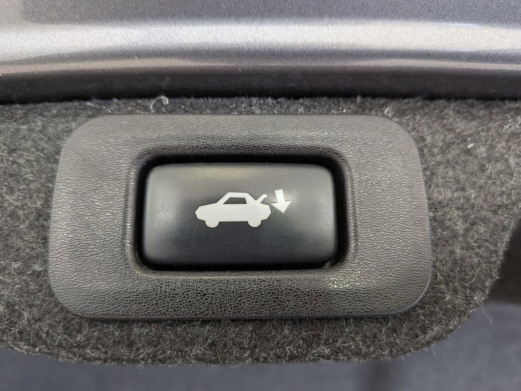 Used 2015 Lexus ES 300h image 32