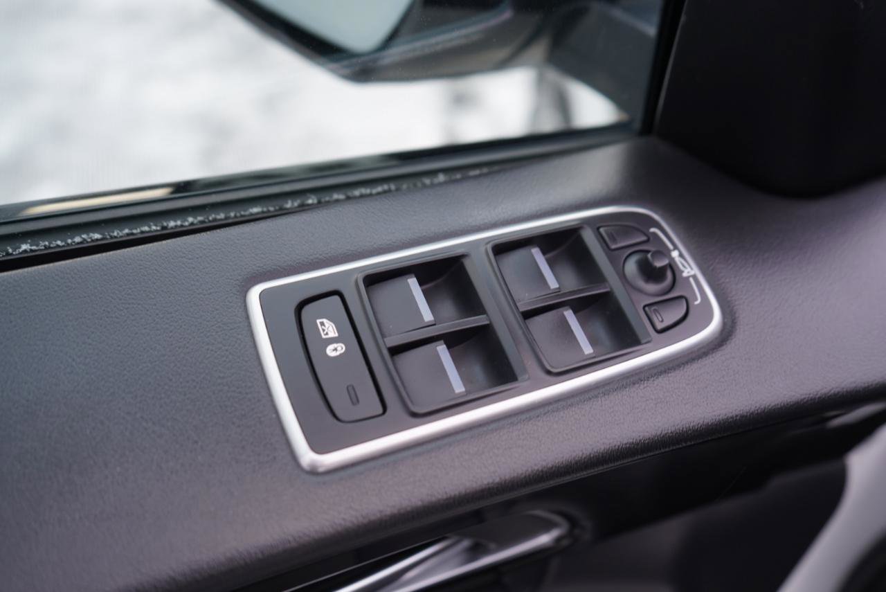 Used 2020 Jaguar F-PACE R-Sport image 27