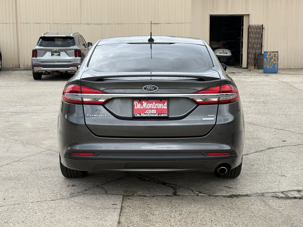 Used 2018 Ford Fusion SE w/ Equipment Group 201A FWD image 6