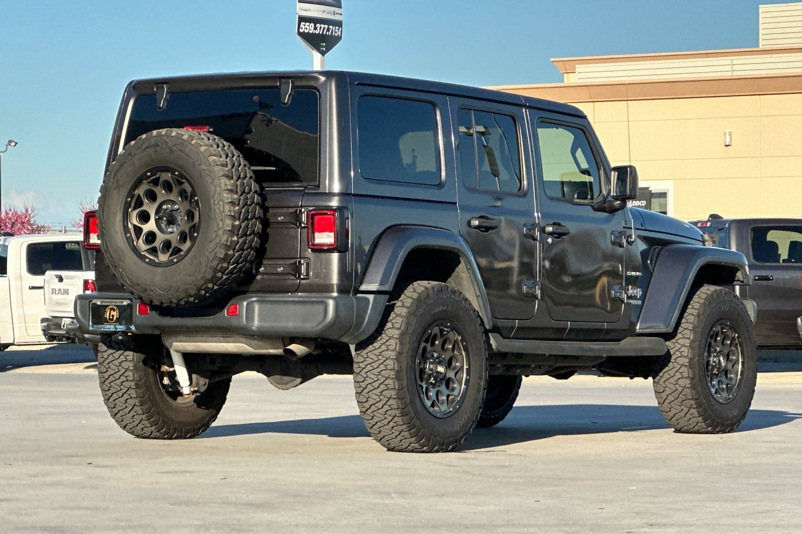 Used 2019 Jeep Wrangler Unlimited Sahara image 6