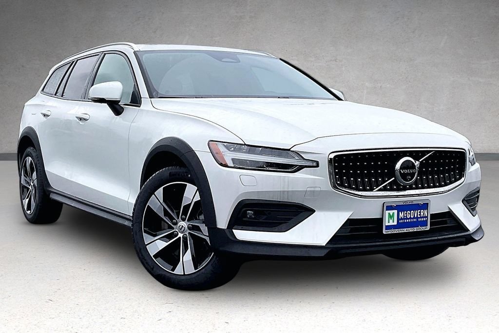 New 2026 Volvo V60 B5 Cross Country Plus w/ Climate Package AWD/4WD image 2