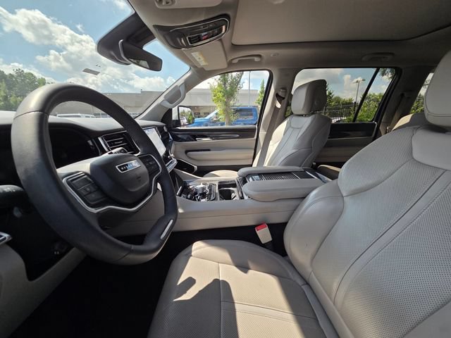 Used 2022 Jeep Wagoneer Series III w/ Premium Group I AWD/4WD image 6