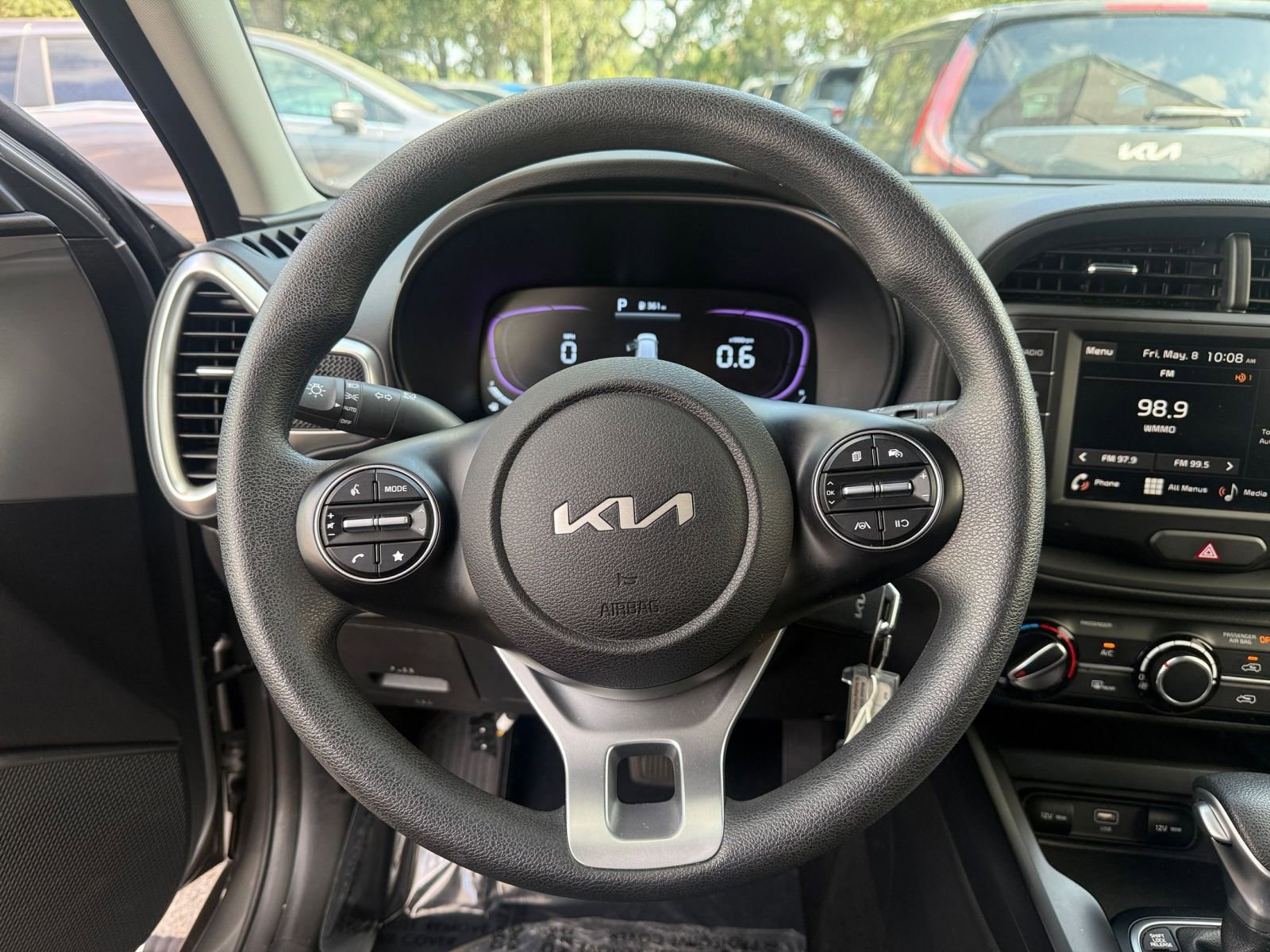 Used 2025 Kia Soul LX w/ LX Technology Package FWD image 24