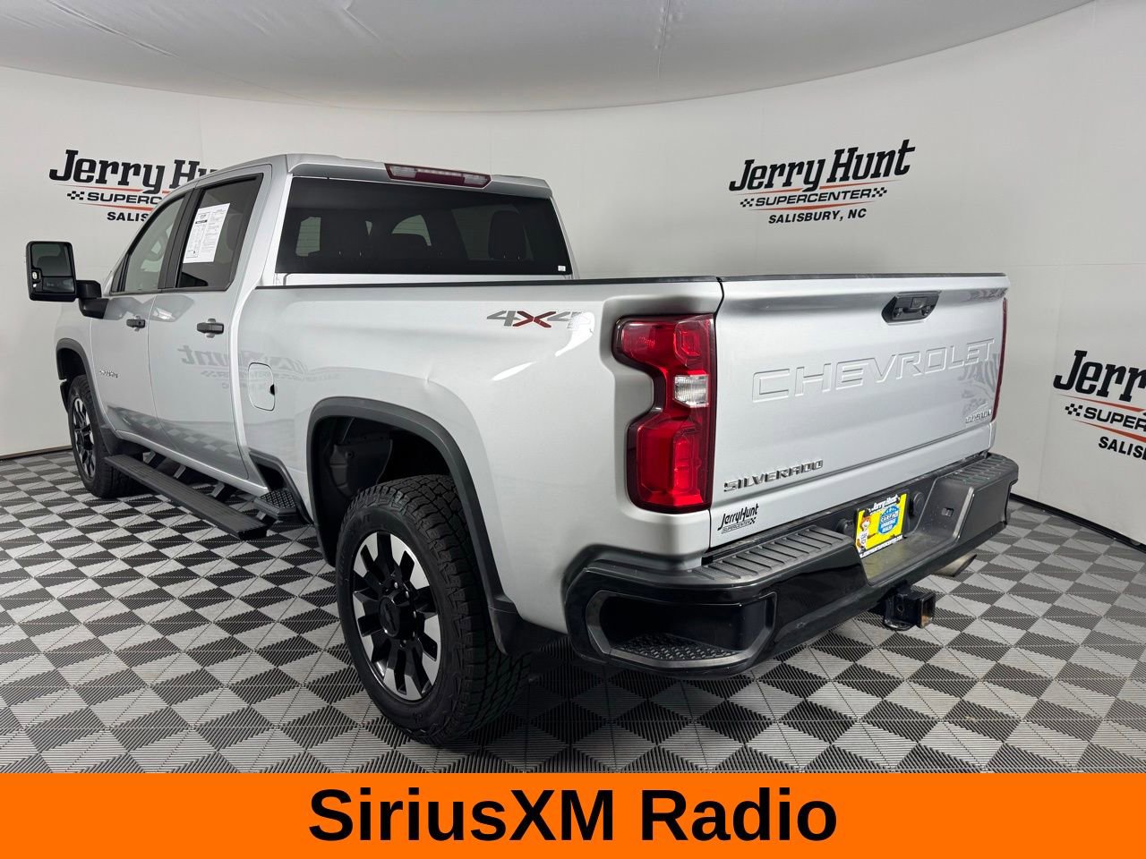 Used 2020 Chevrolet Silverado 2500 Custom w/ Custom Value Package AWD/4WD image 9