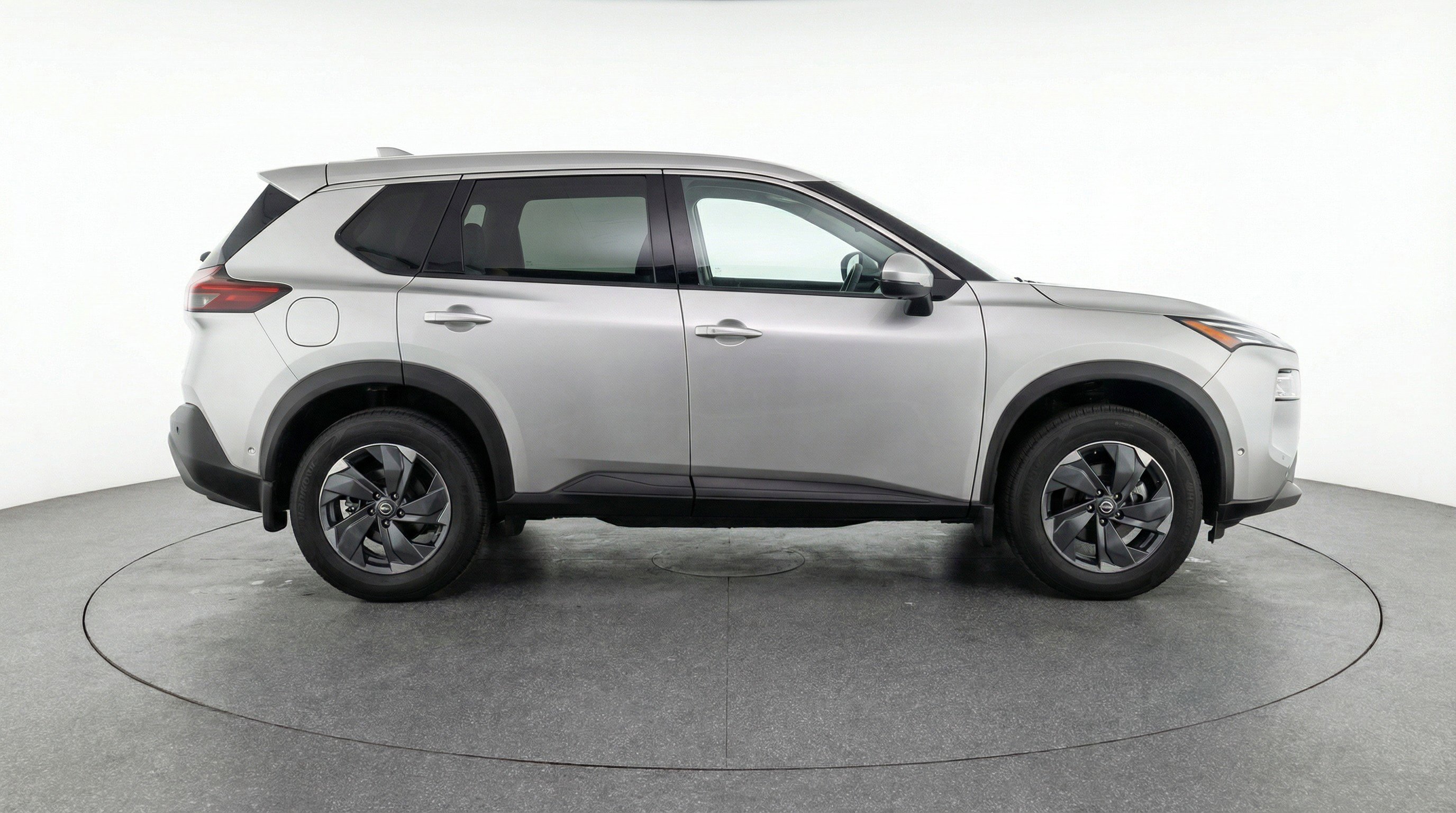 Used 2025 Nissan Rogue SV AWD/4WD image 11