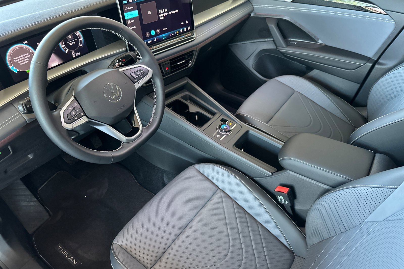 New 2025 Volkswagen Tiguan SE image 10