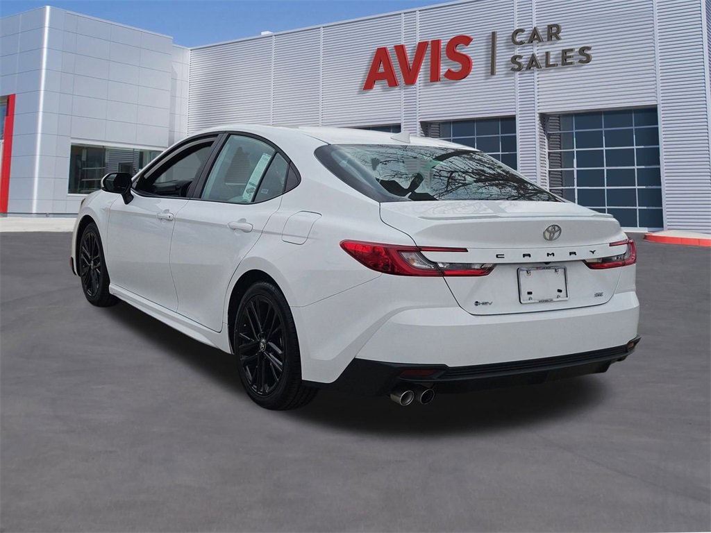 Used 2025 Toyota Camry SE image 3