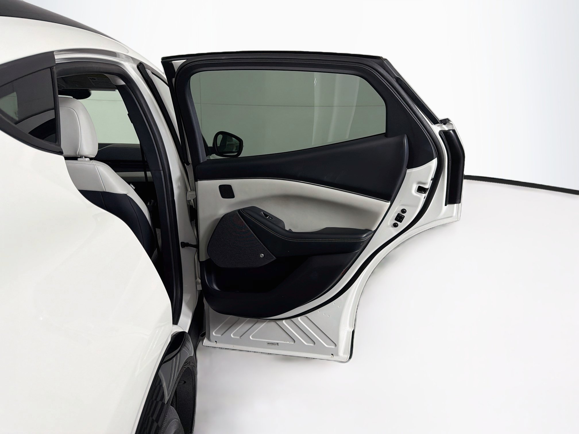 Used 2021 Ford Mustang Mach-E Premium RWD image 32