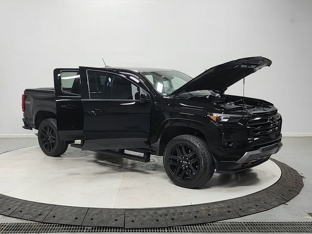 Used 2025 Chevrolet Colorado Z71 w/ Technology Package AWD/4WD image 9