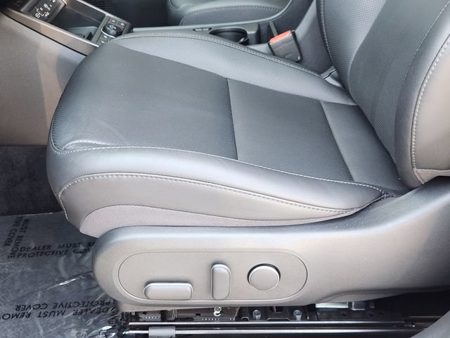 Certified 2025 Hyundai Kona Limited AWD/4WD image 18