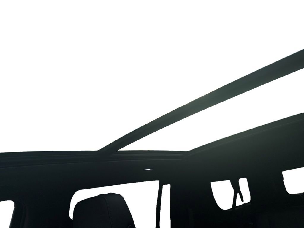 Used 2022 Chevrolet Suburban LT w/ Luxury Package image 24