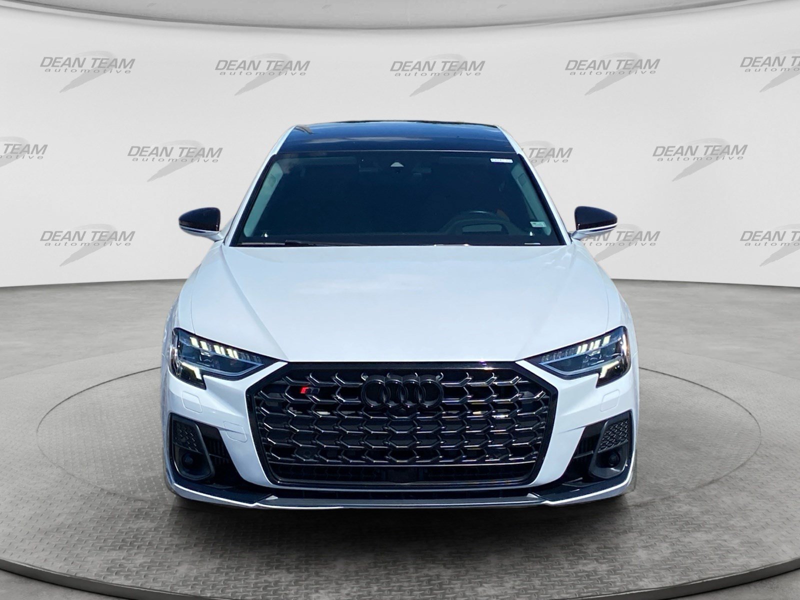 Used 2023 Audi S8 w/ S8 Comfort Plus Package AWD/4WD image 2