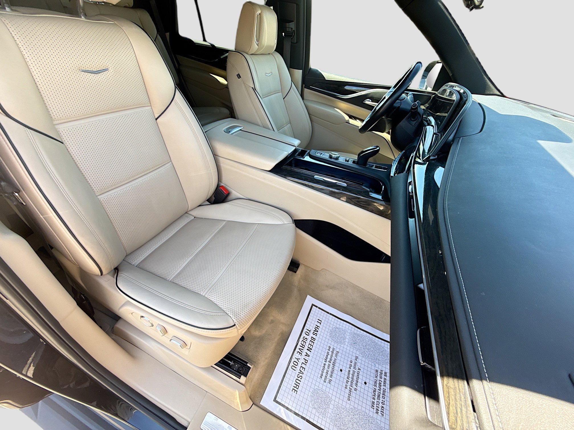 Used 2024 Cadillac Escalade Premium Luxury image 16