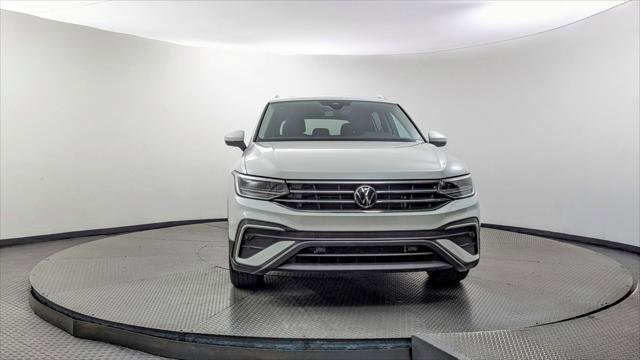 Used 2023 Volkswagen Tiguan SE w/ Panoramic Sunroof Package FWD image 12
