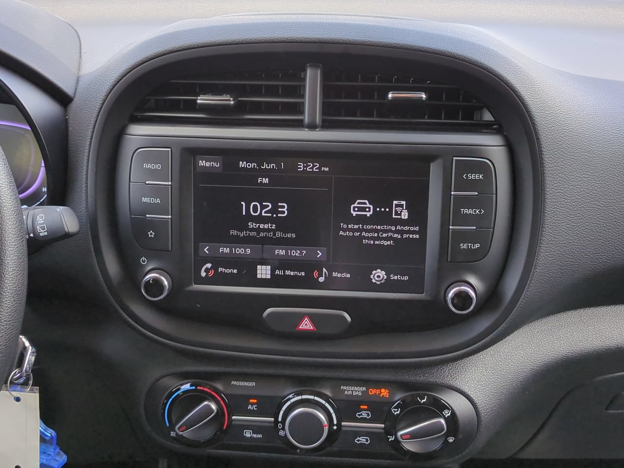 Certified 2025 Kia Soul LX w/ LX Technology Package FWD image 18