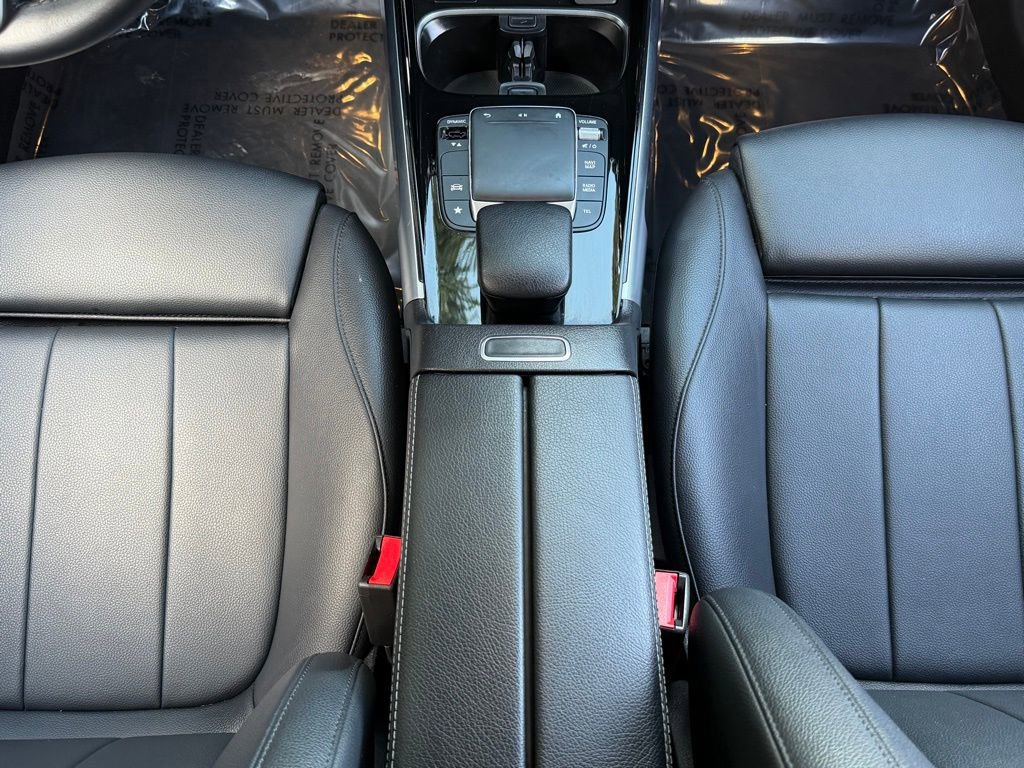 Used 2023 Mercedes-Benz GLB 250 w/ Premium Package image 48