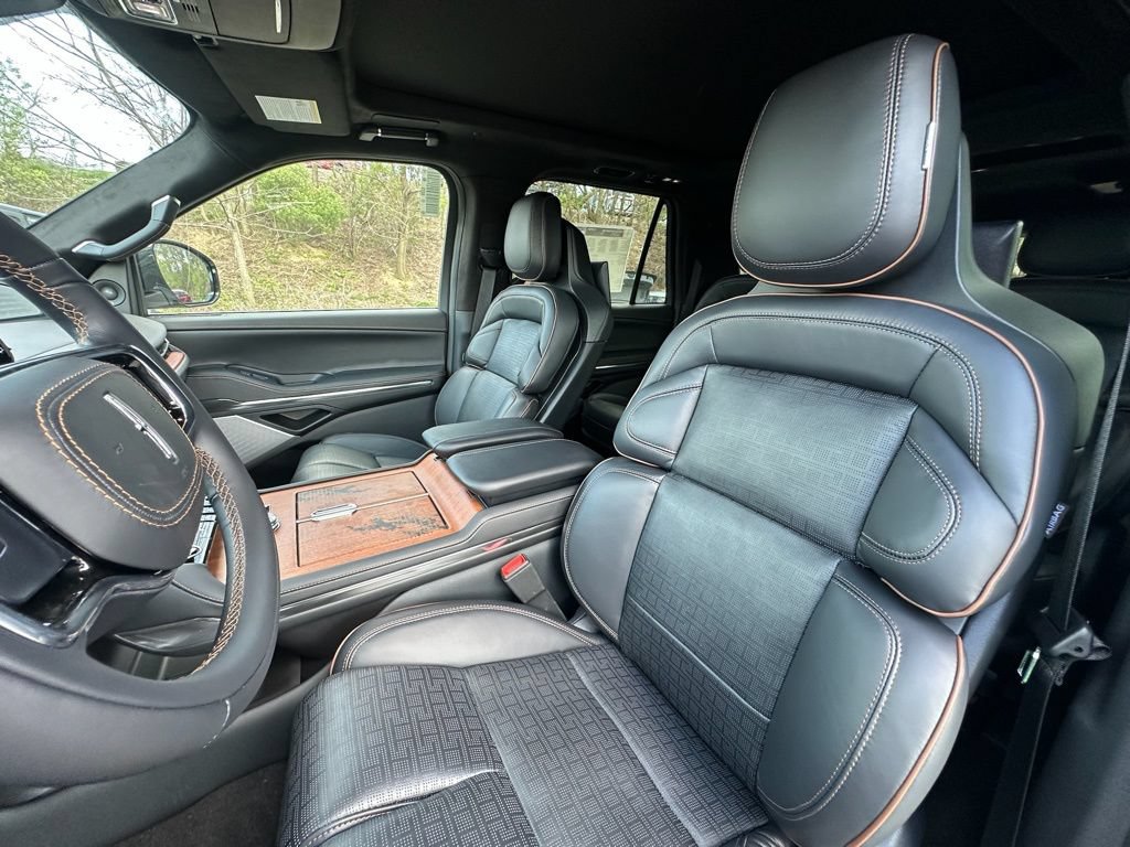 New 2025 Lincoln Navigator L Black Label AWD/4WD image 17