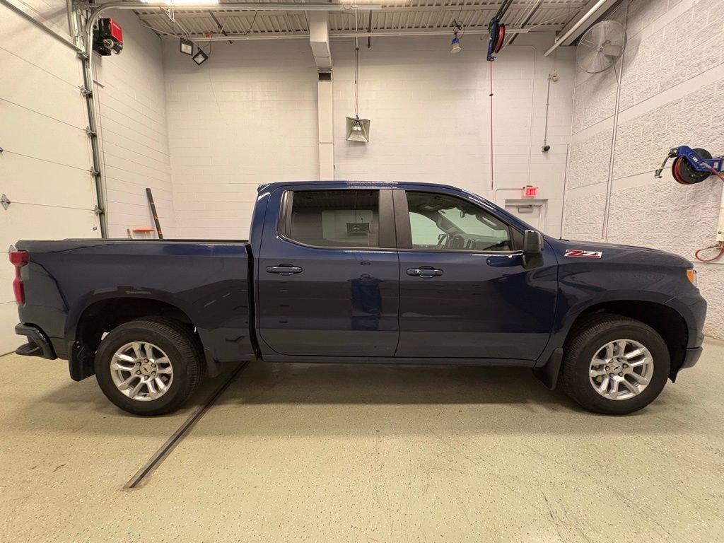 Used 2022 Chevrolet Silverado 1500 RST AWD/4WD image 3