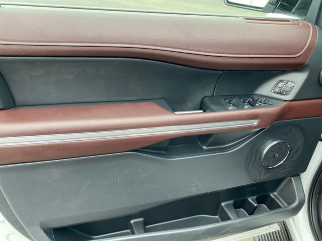 Used 2024 Ford Expedition Limited image 17