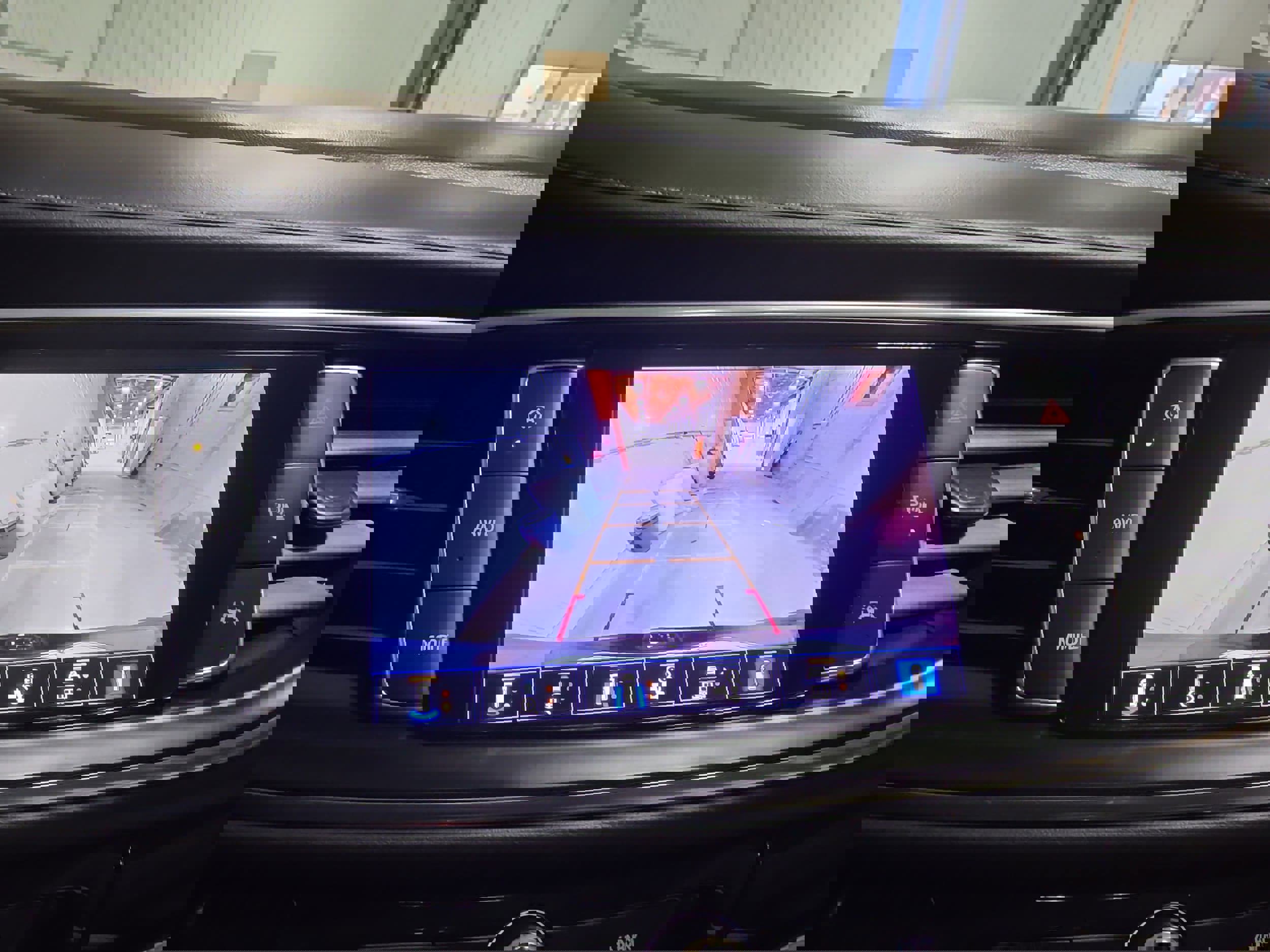 Used 2023 Buick Enclave Avenir w/ Avenir Technology Package image 19