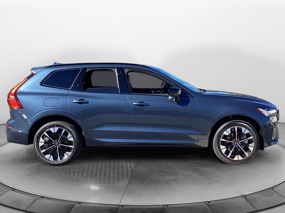 New 2027 Volvo XC60 B5 Plus AWD/4WD image 8