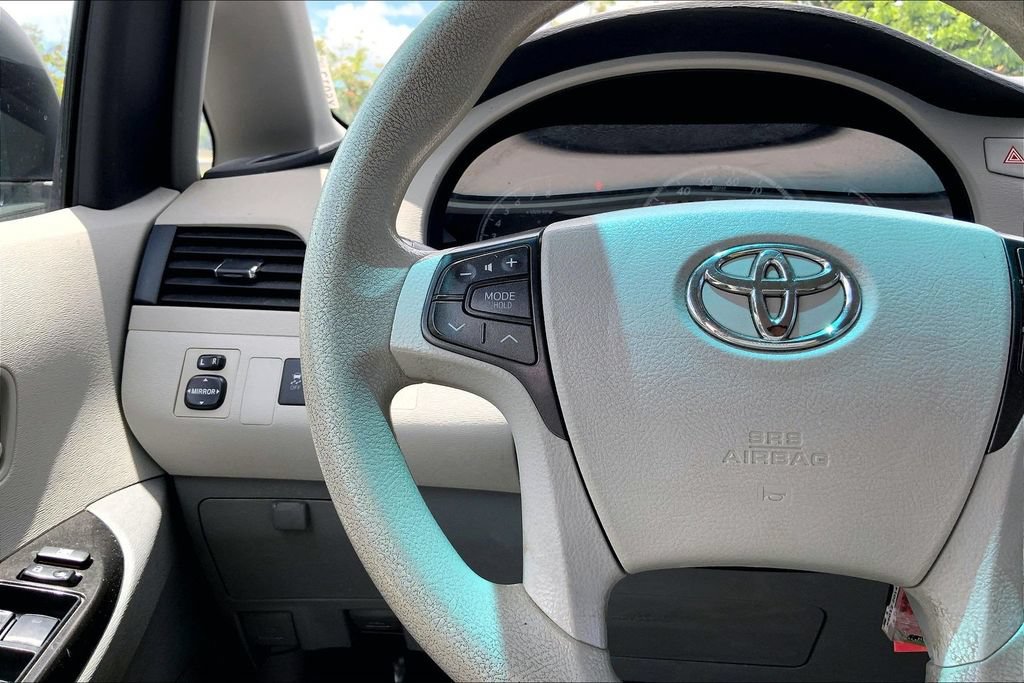 Used 2014 Toyota Sienna LE FWD image 16