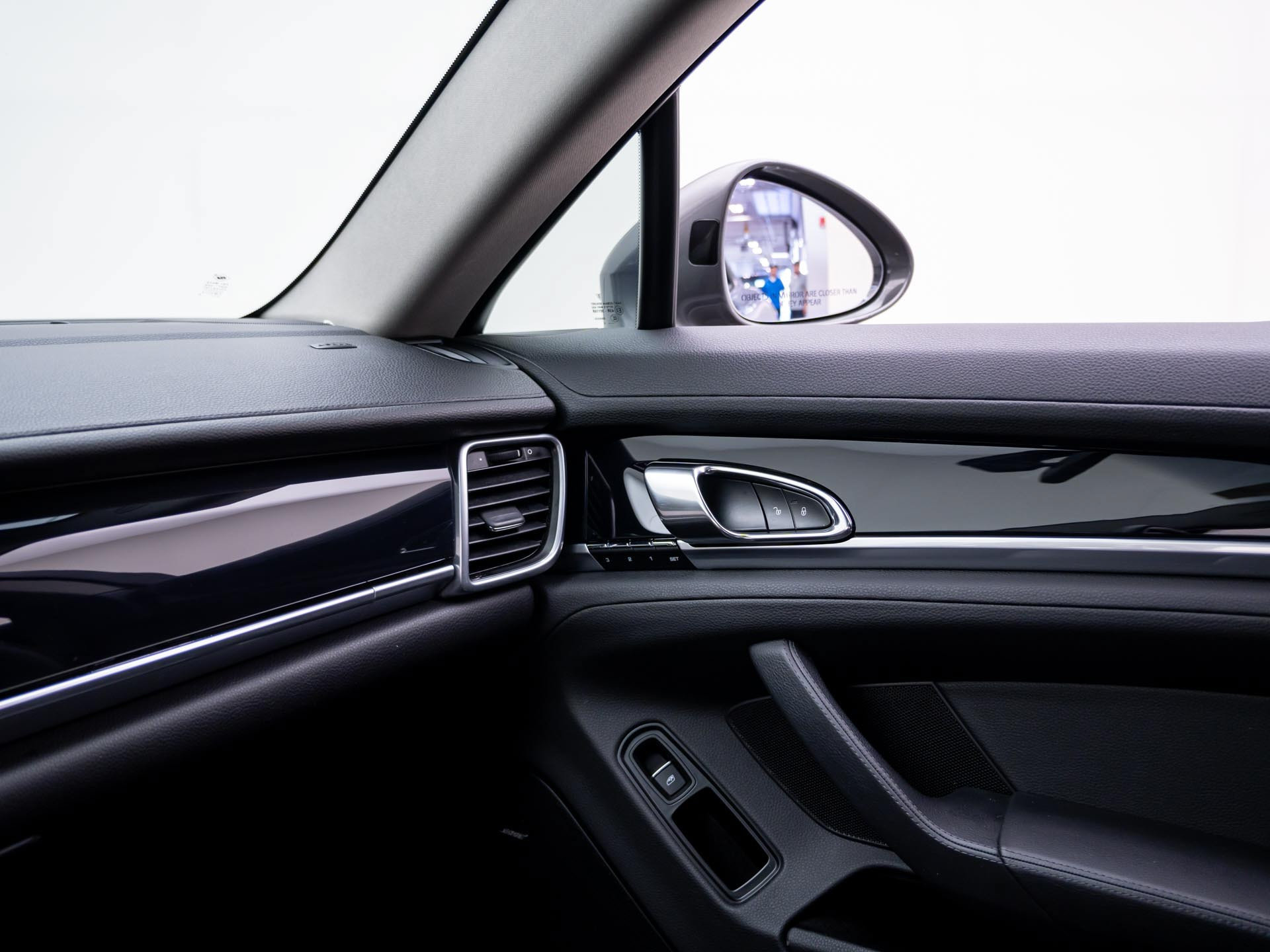 Used 2015 Porsche Panamera image 29