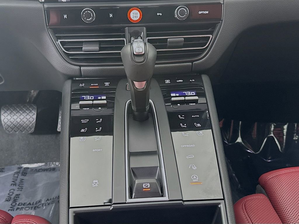 Used 2025 Porsche Macan image 19