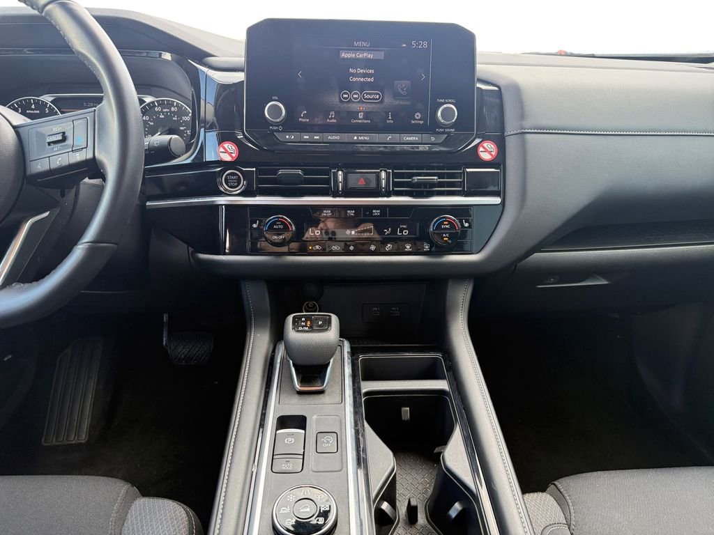 Used 2024 Nissan Pathfinder SV image 11