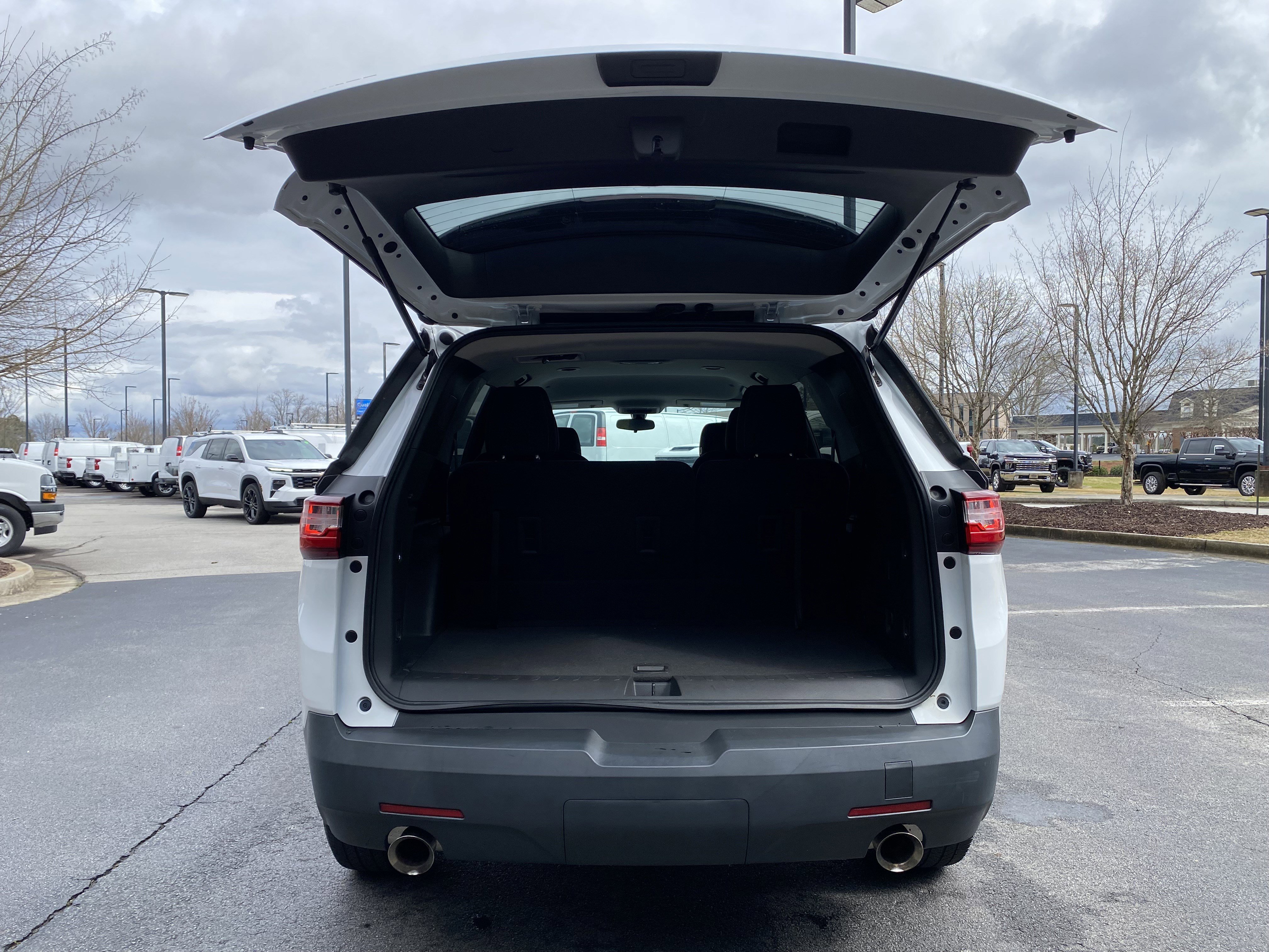 Used 2021 Chevrolet Traverse LT image 11