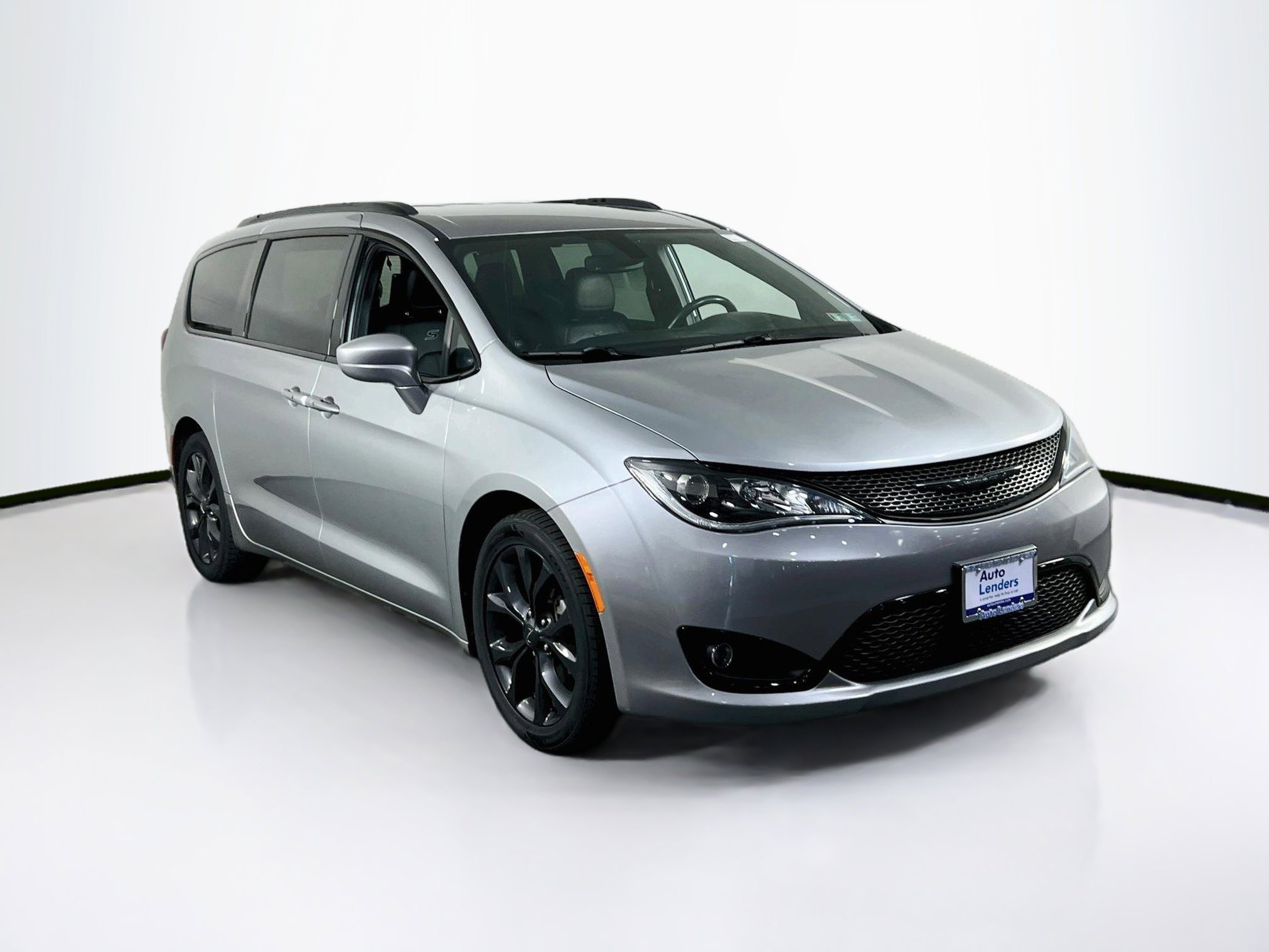 Used 2020 Chrysler Pacifica Touring-L Plus FWD image 3