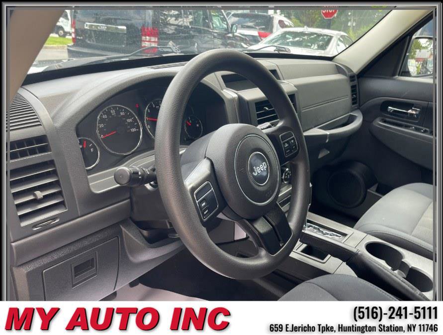 Used 2011 Jeep Liberty Sport image 21