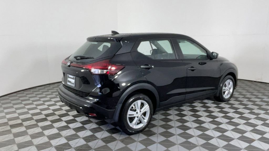 New 2025 Nissan Kicks Play S FWD image 4