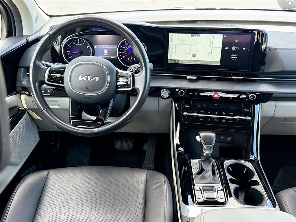Used 2024 Kia Carnival EX image 28