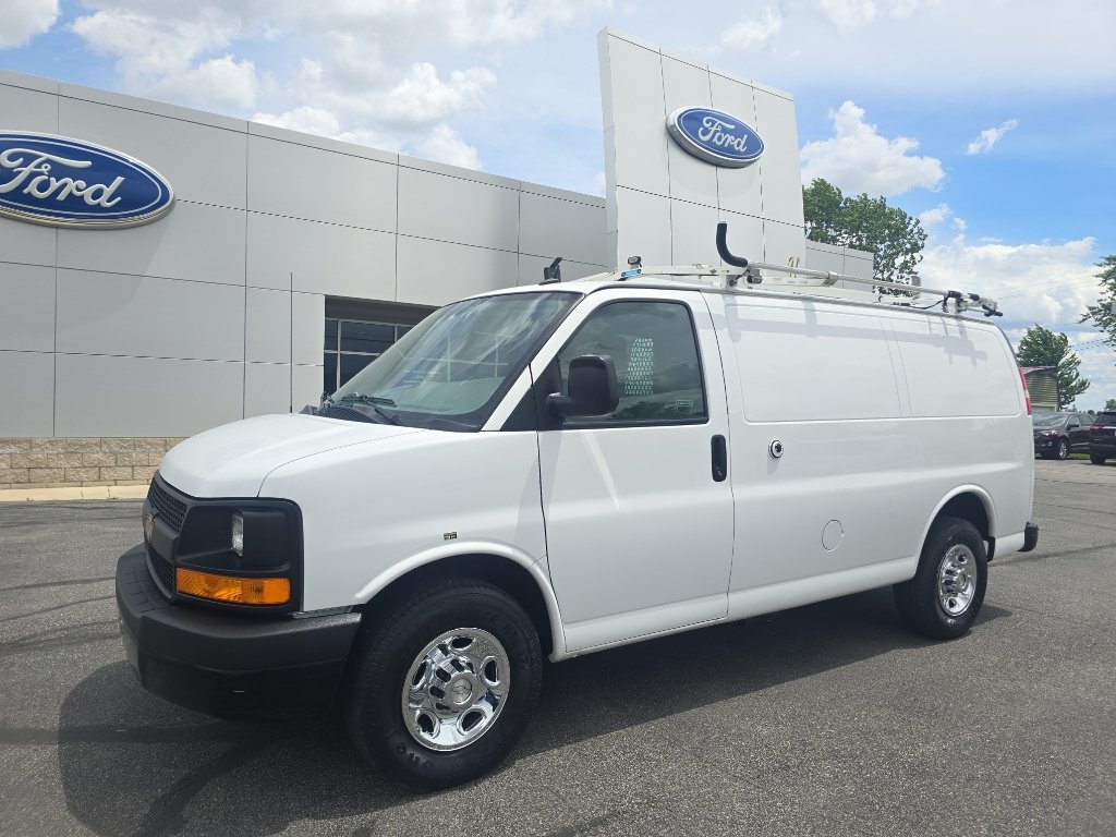 Used 2015 Chevrolet Express 2500 RWD image 2