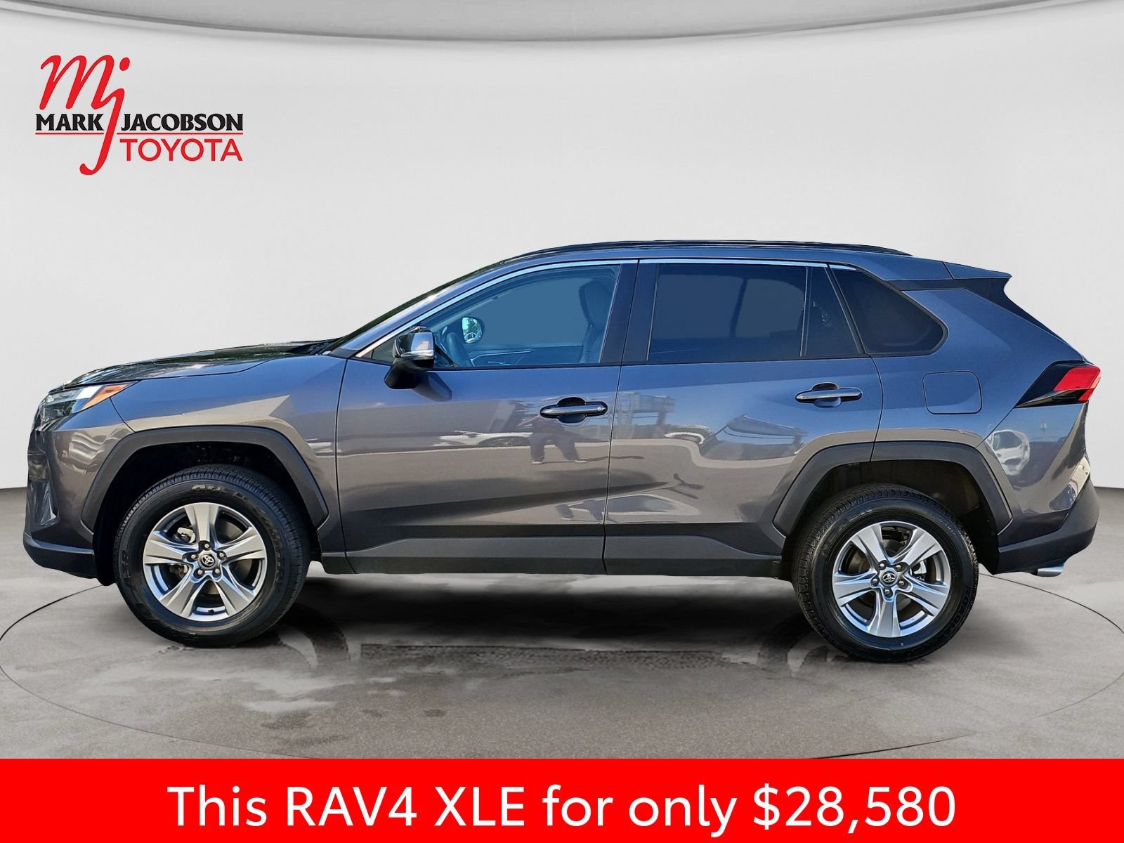 Used 2024 Toyota RAV4 XLE FWD image 15