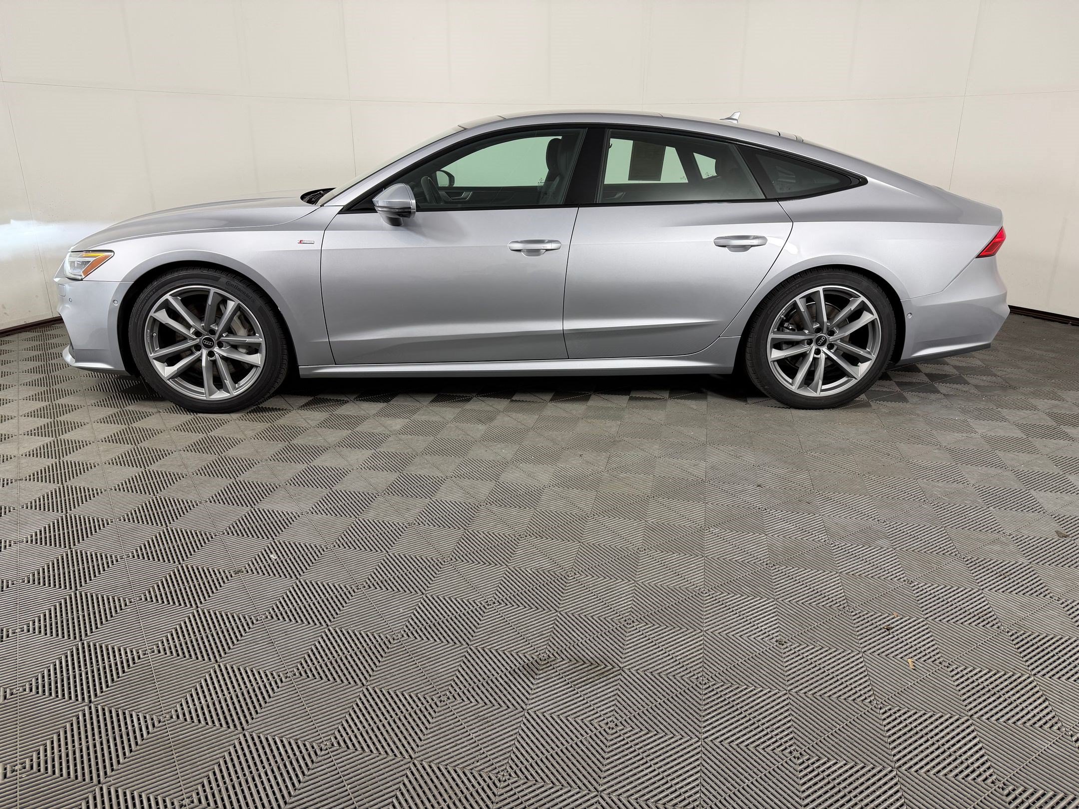 Used 2023 Audi A7 3.0T Premium w/ Convenience Package AWD/4WD image 2