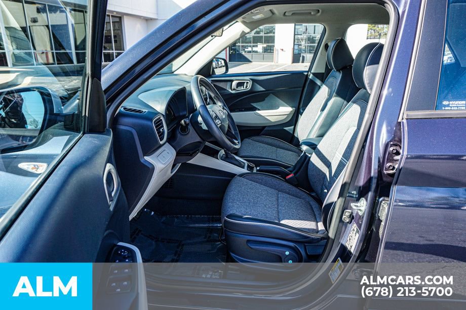 Used 2024 Hyundai Venue Limited image 19