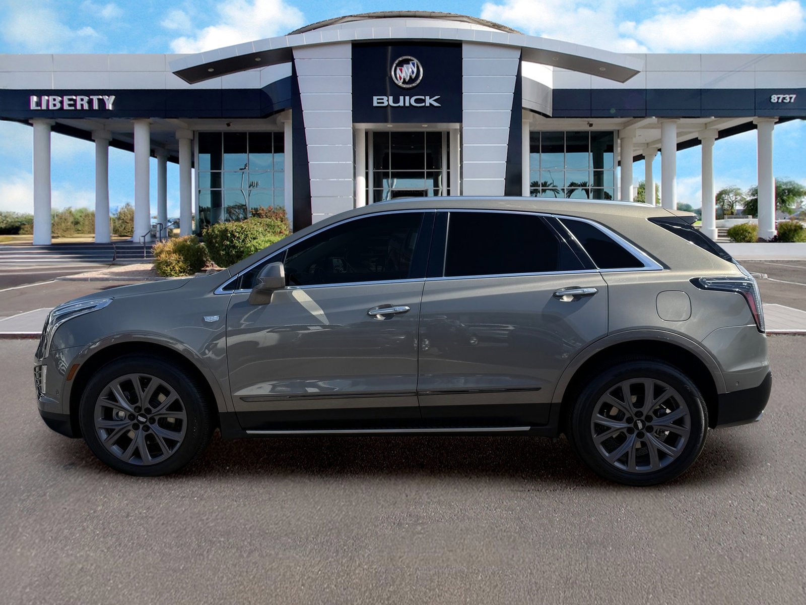 Used 2018 Cadillac XT5 Premium Luxury w/ LPO, Black Ice Package FWD image 7