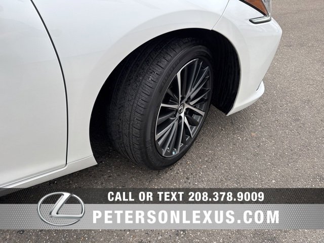 Used 2024 Lexus ES 300h w/ Premium Package image 10