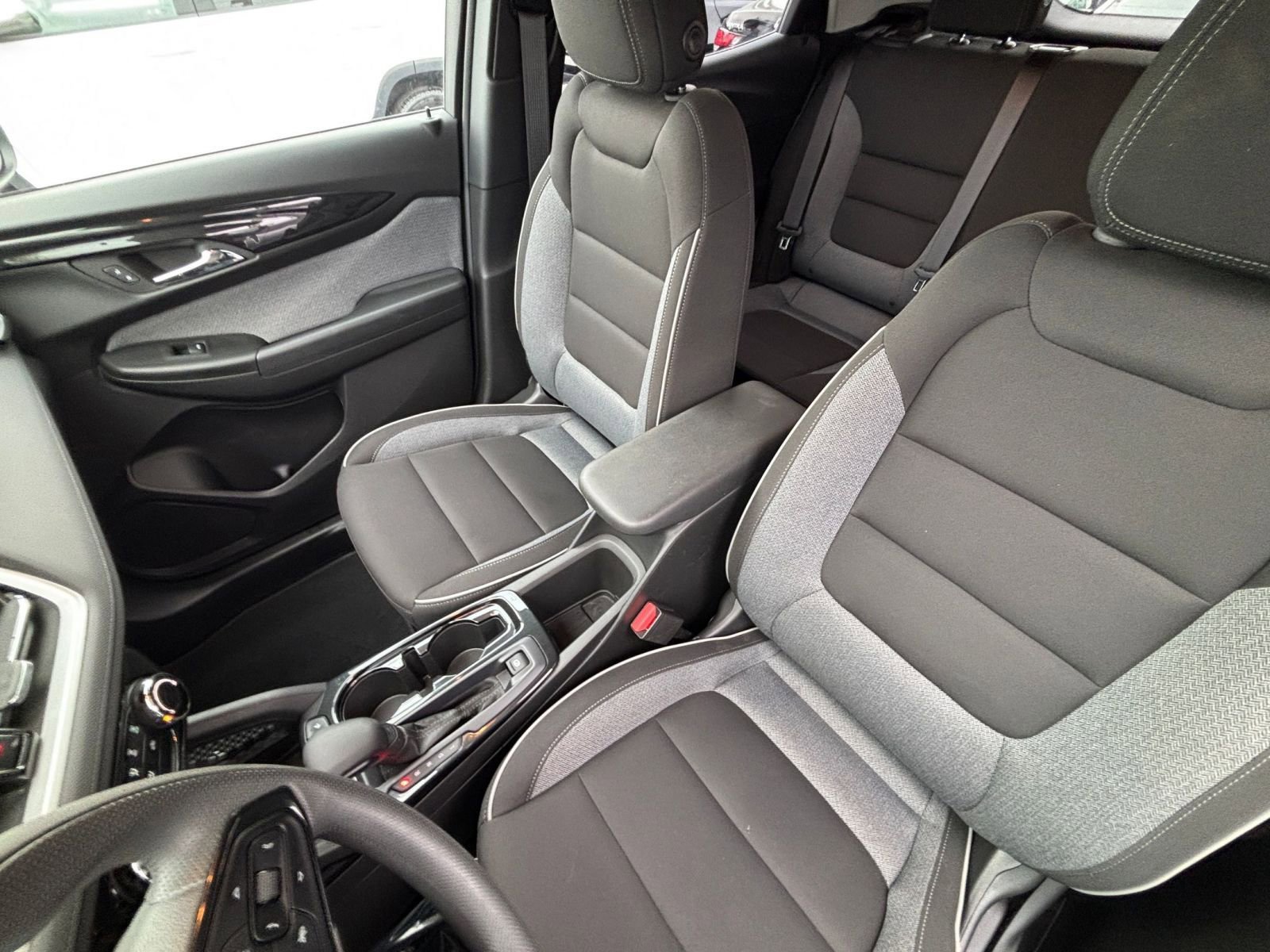 Used 2025 Chevrolet TrailBlazer LT image 35