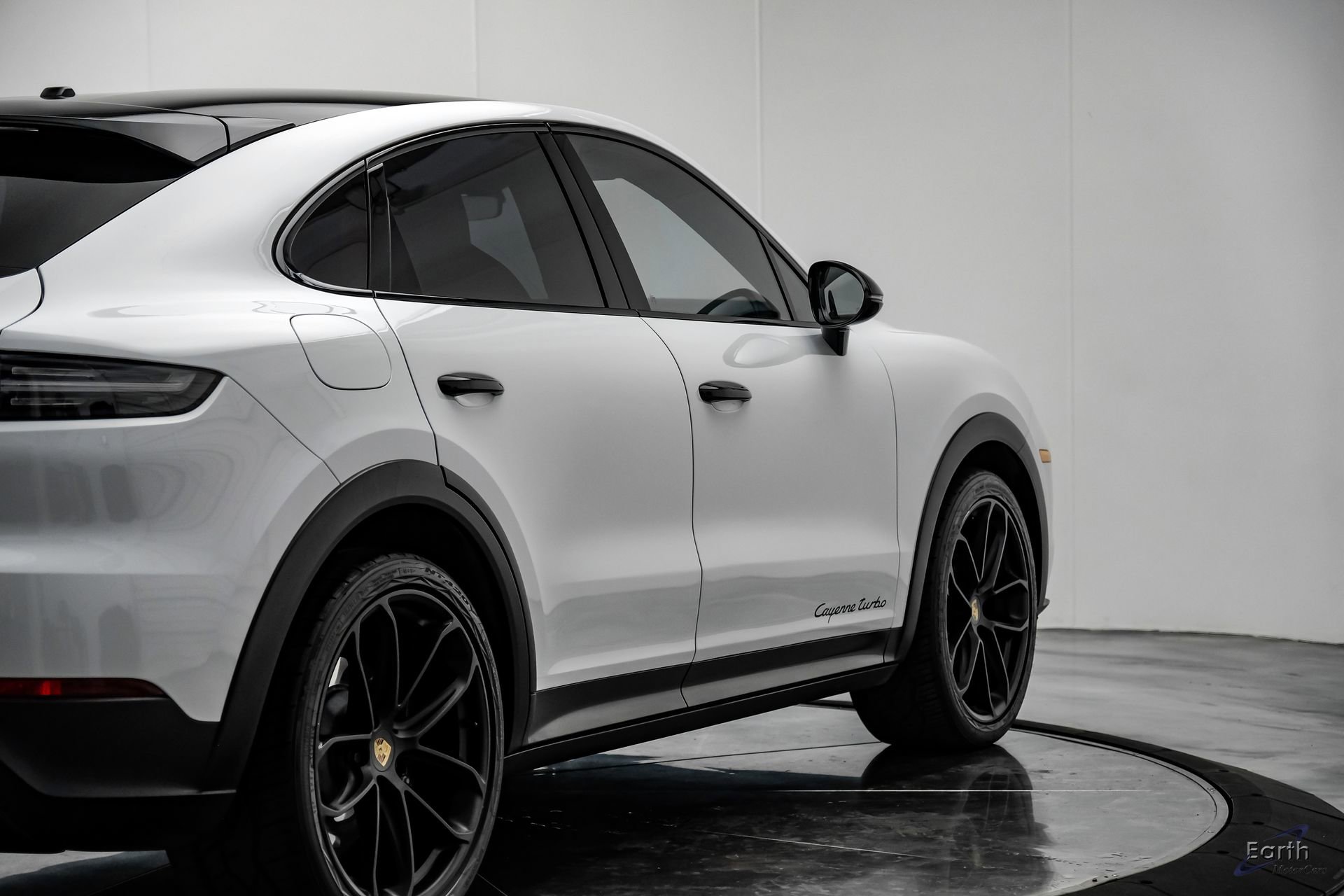 Used 2022 Porsche Cayenne Turbo image 15