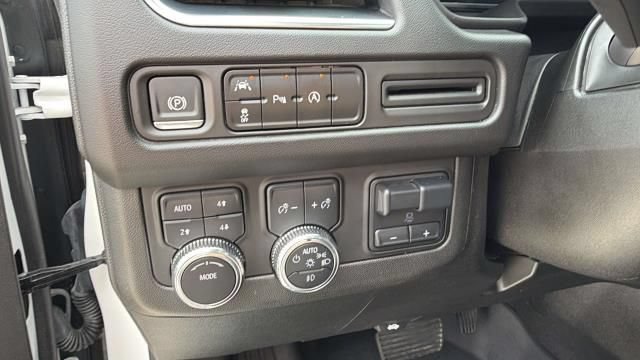Certified 2024 GMC Yukon SLT w/ Max Trailering Package AWD/4WD image 10