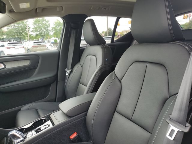 New 2026 Volvo XC40 B5 Plus w/ Protection Package Premier AWD/4WD image 5