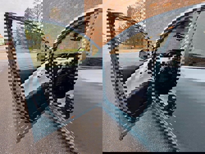 Used 2020 Toyota Prius LE image 19